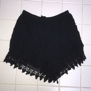 ABERCROMBIE & FITCH BLACK FLOWY SHORTS